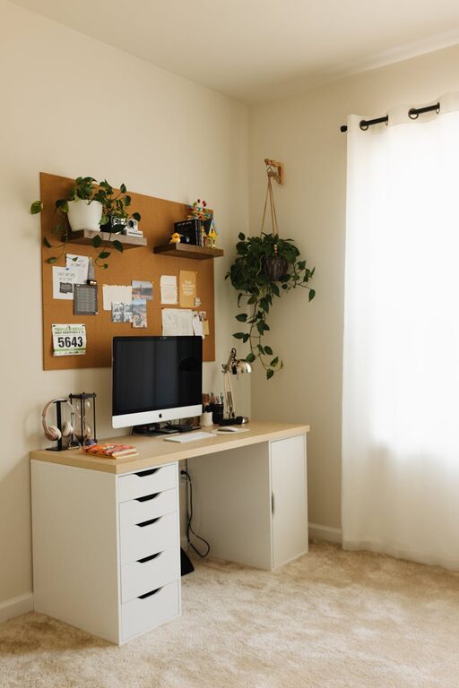 Simple Tips to Create a Cozy and Productive Home Office Environment